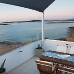 Thalassa Seafront Superb 1bd House In