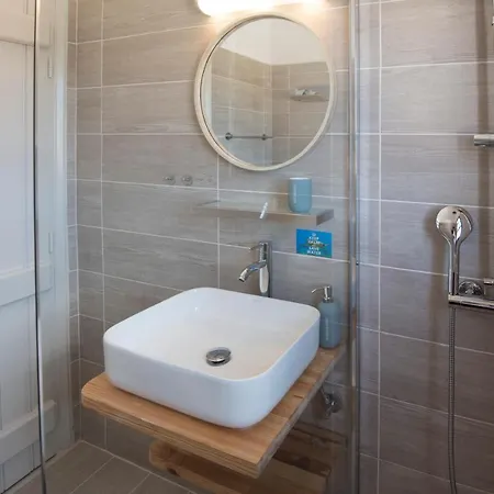 別荘 Thalassa Seafront Superb 1bd House In ナウサ